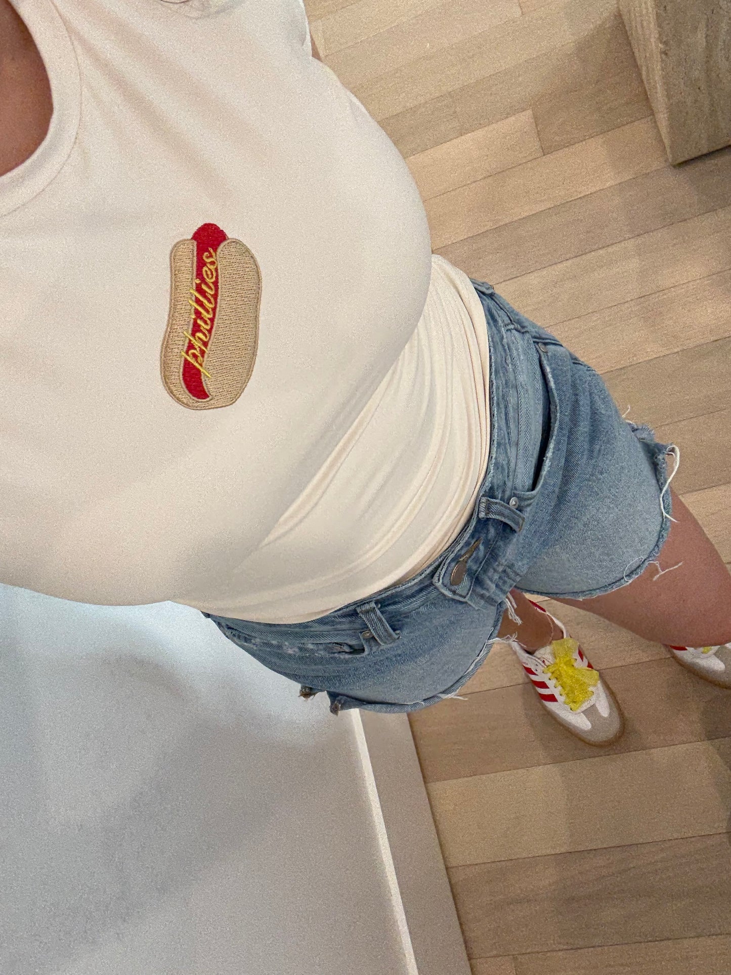 phillies hot dog tee